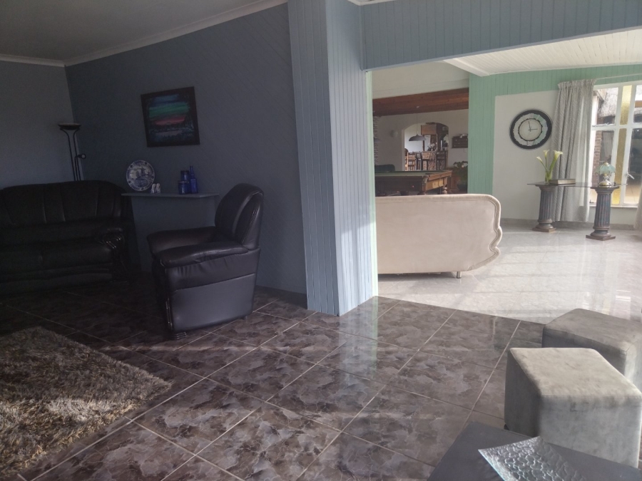 4 Bedroom Property for Sale in Lamontpark Gauteng