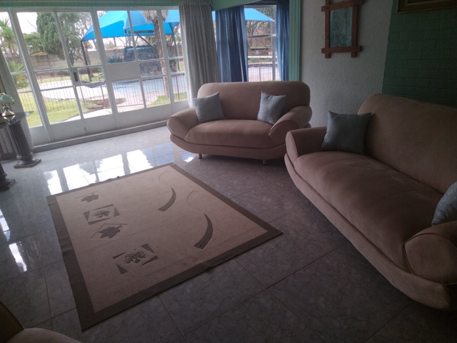 4 Bedroom Property for Sale in Lamontpark Gauteng