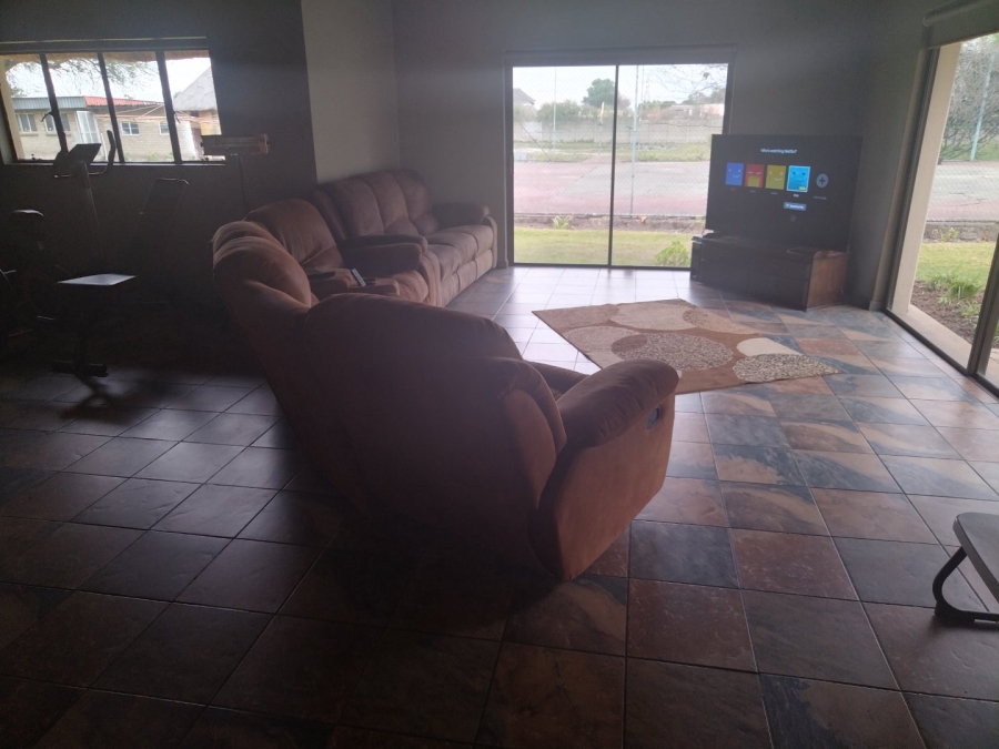 4 Bedroom Property for Sale in Lamontpark Gauteng