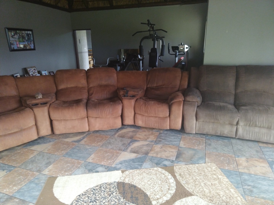 4 Bedroom Property for Sale in Lamontpark Gauteng