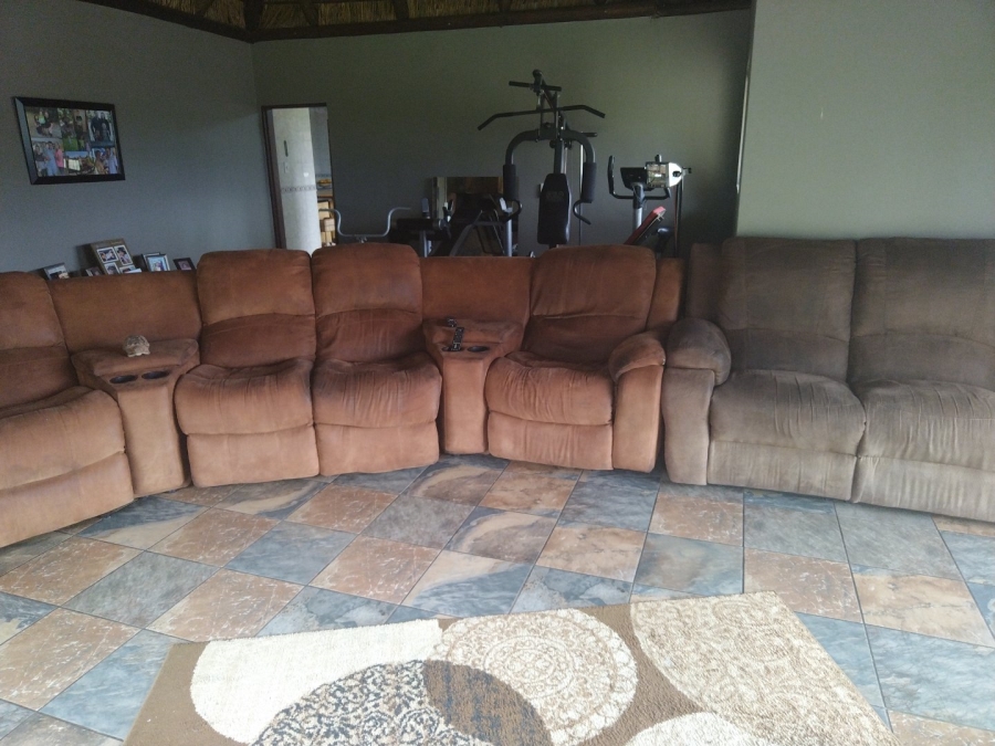 4 Bedroom Property for Sale in Lamontpark Gauteng