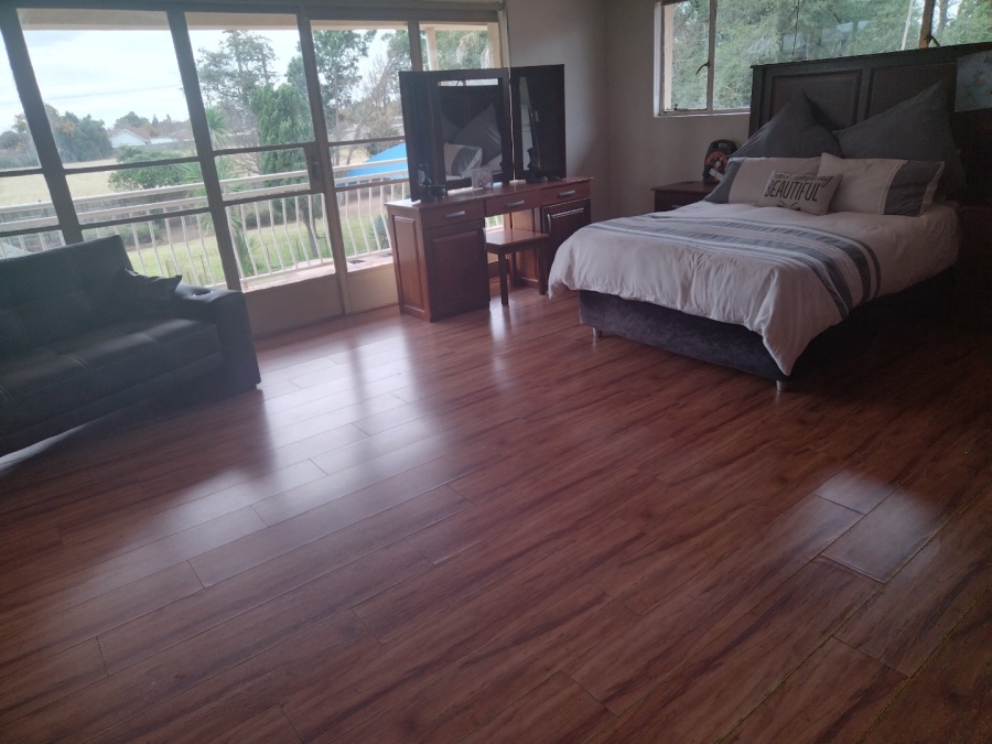 4 Bedroom Property for Sale in Lamontpark Gauteng