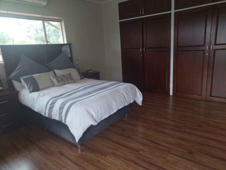 4 Bedroom Property for Sale in Lamontpark Gauteng