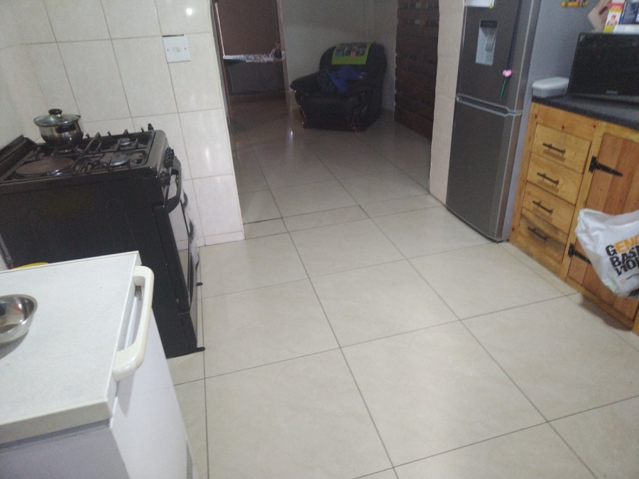 4 Bedroom Property for Sale in Lamontpark Gauteng