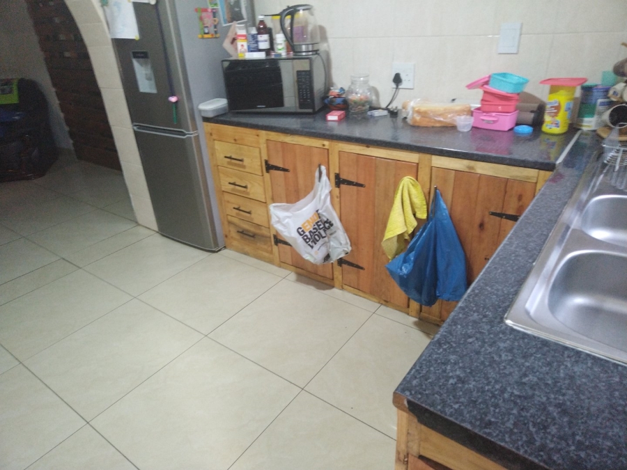 4 Bedroom Property for Sale in Lamontpark Gauteng