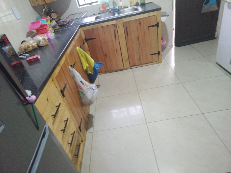 4 Bedroom Property for Sale in Lamontpark Gauteng