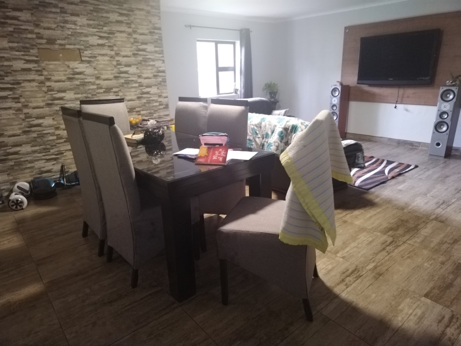 4 Bedroom Property for Sale in Lamontpark Gauteng