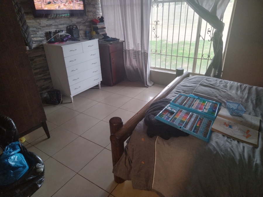 4 Bedroom Property for Sale in Lamontpark Gauteng