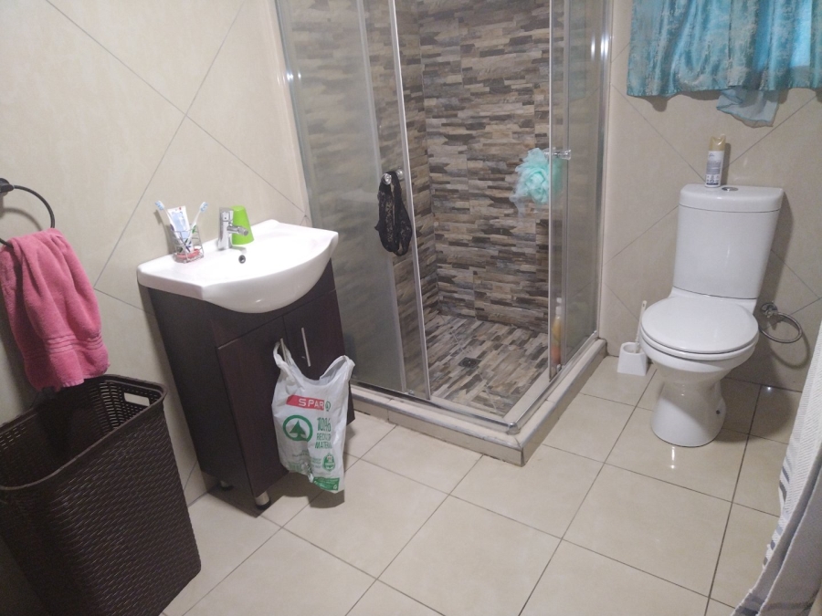 4 Bedroom Property for Sale in Lamontpark Gauteng