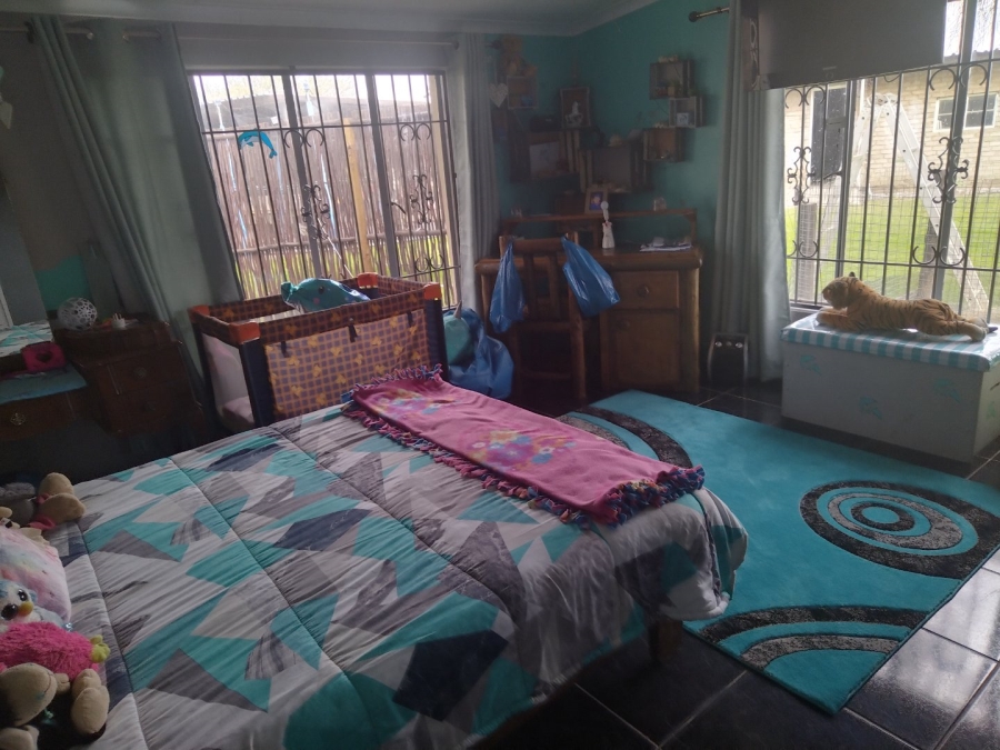 4 Bedroom Property for Sale in Lamontpark Gauteng