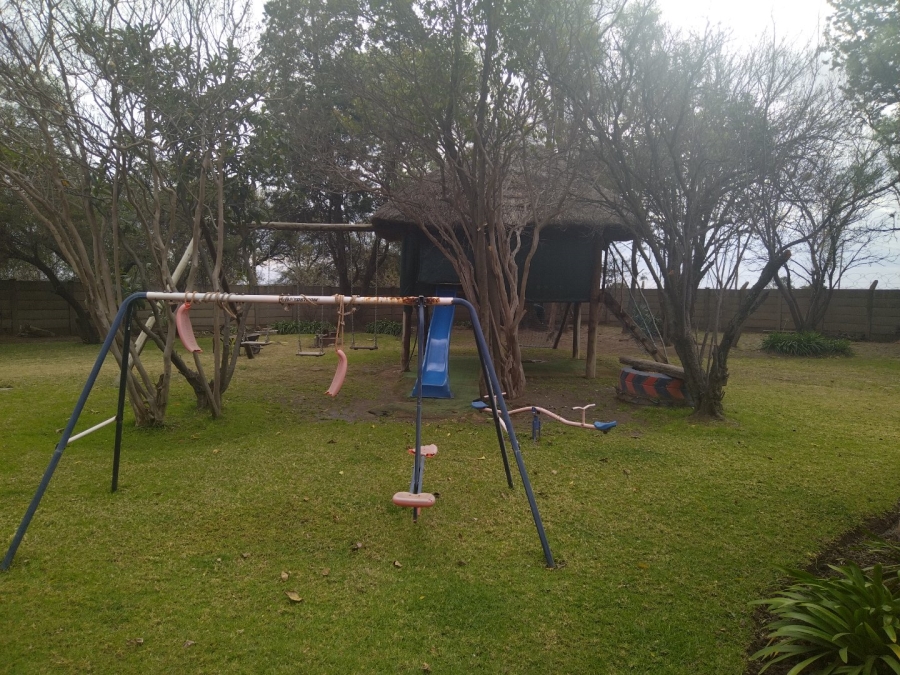 4 Bedroom Property for Sale in Lamontpark Gauteng
