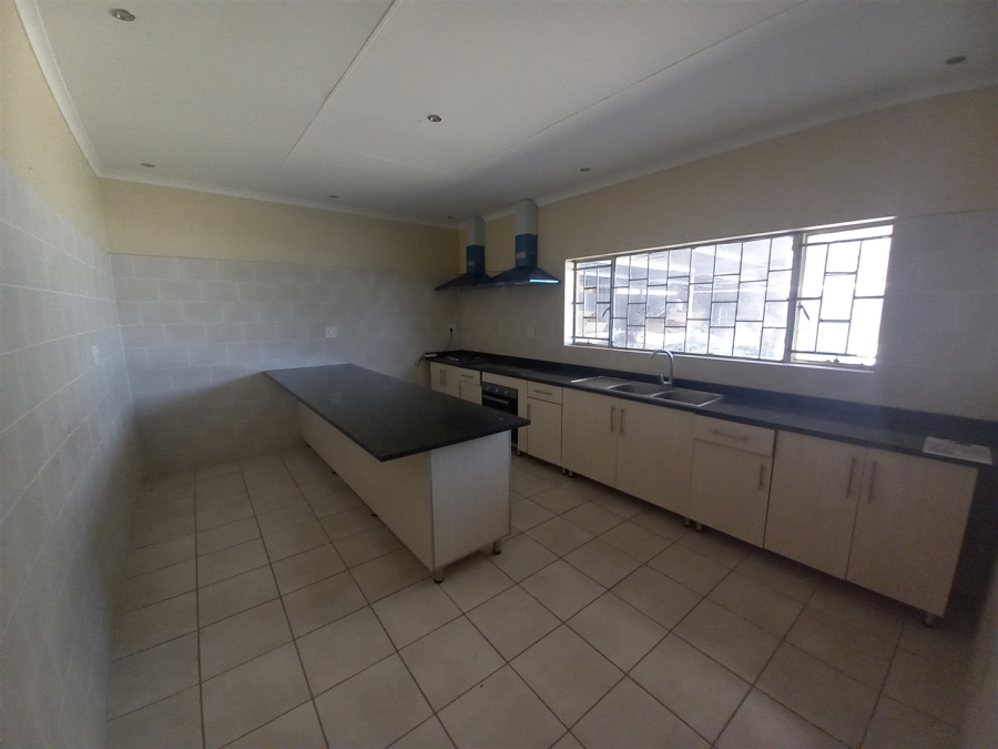 4 Bedroom Property for Sale in Garsfontein Gauteng