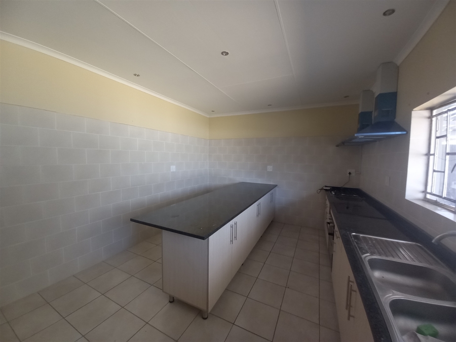 4 Bedroom Property for Sale in Garsfontein Gauteng