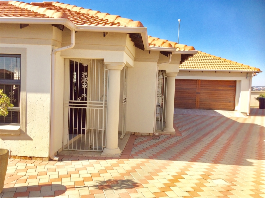 3 Bedroom Property for Sale in Blue Hills Gauteng