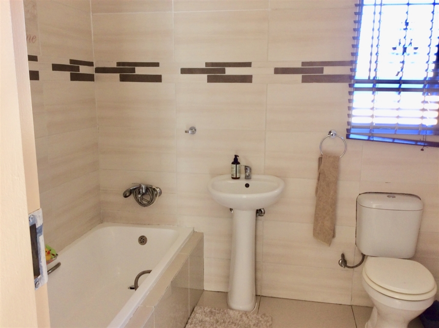 3 Bedroom Property for Sale in Blue Hills Gauteng