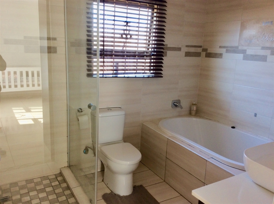 3 Bedroom Property for Sale in Blue Hills Gauteng