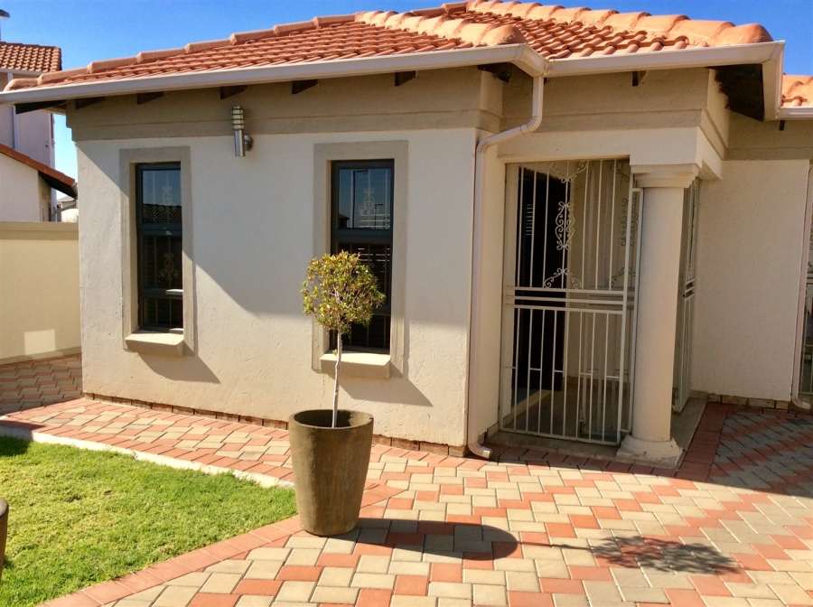 3 Bedroom Property for Sale in Blue Hills Gauteng
