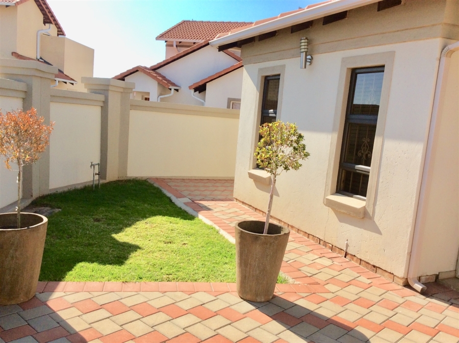 3 Bedroom Property for Sale in Blue Hills Gauteng