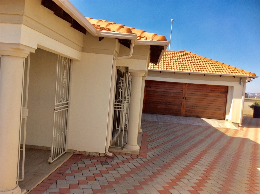 3 Bedroom Property for Sale in Blue Hills Gauteng