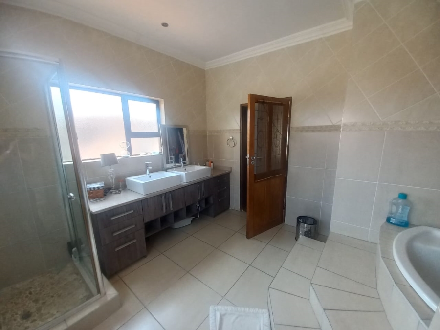 4 Bedroom Property for Sale in Vanderbijlpark SE 8 Gauteng