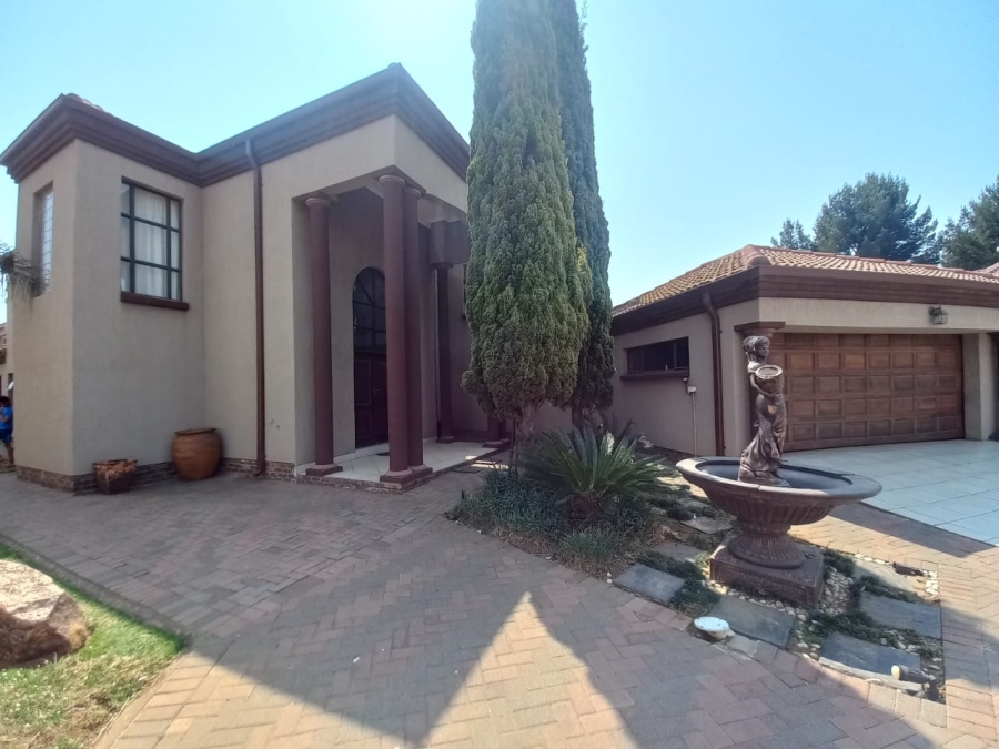 4 Bedroom Property for Sale in Vanderbijlpark SE 8 Gauteng
