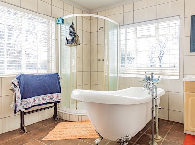 6 Bedroom Property for Sale in Eikenhof Gauteng