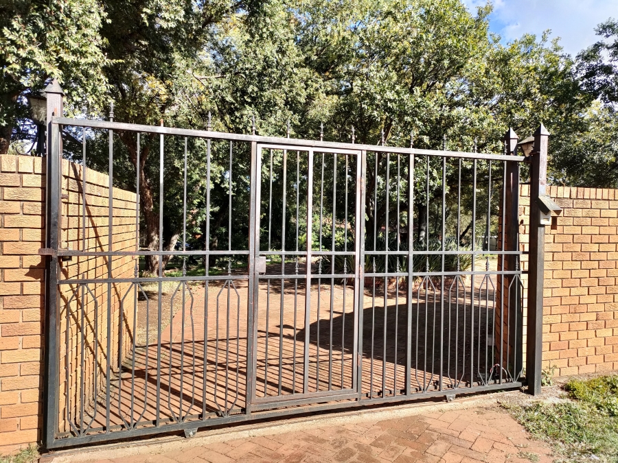 4 Bedroom Property for Sale in Raslouw Gauteng