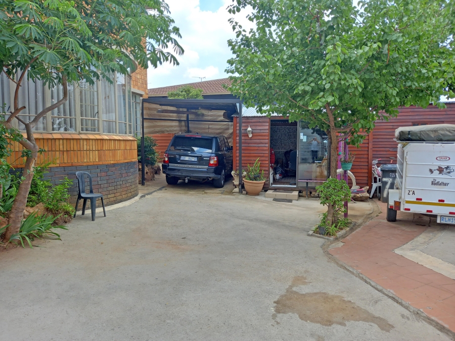4 Bedroom Property for Sale in Orange Grove Gauteng