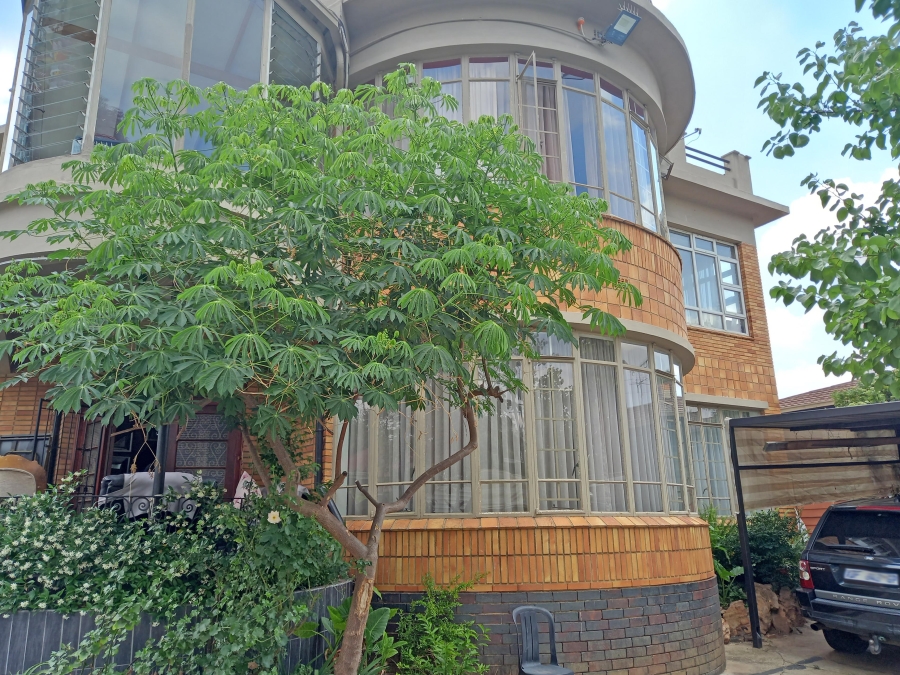 4 Bedroom Property for Sale in Orange Grove Gauteng