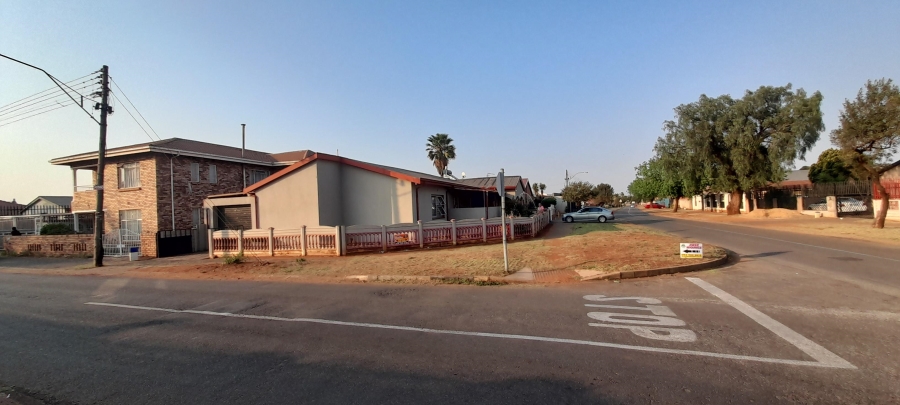 3 Bedroom Property for Sale in Lenasia Gauteng