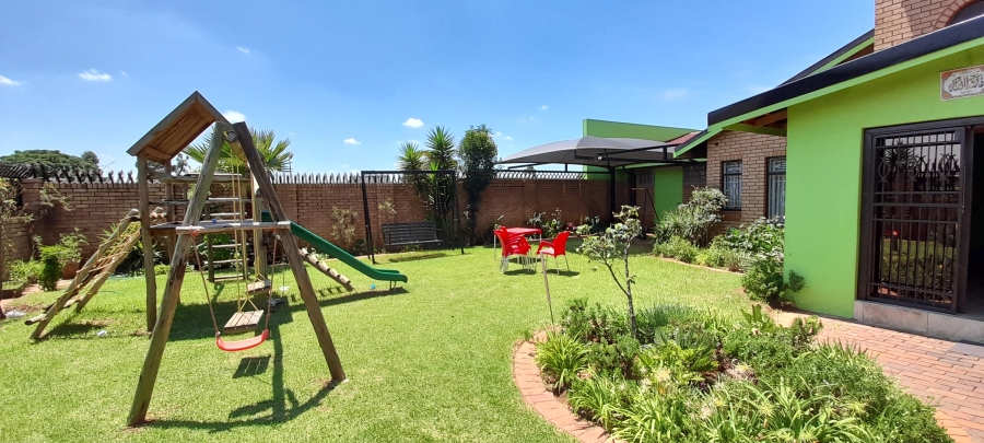 4 Bedroom Property for Sale in Lenasia Gauteng