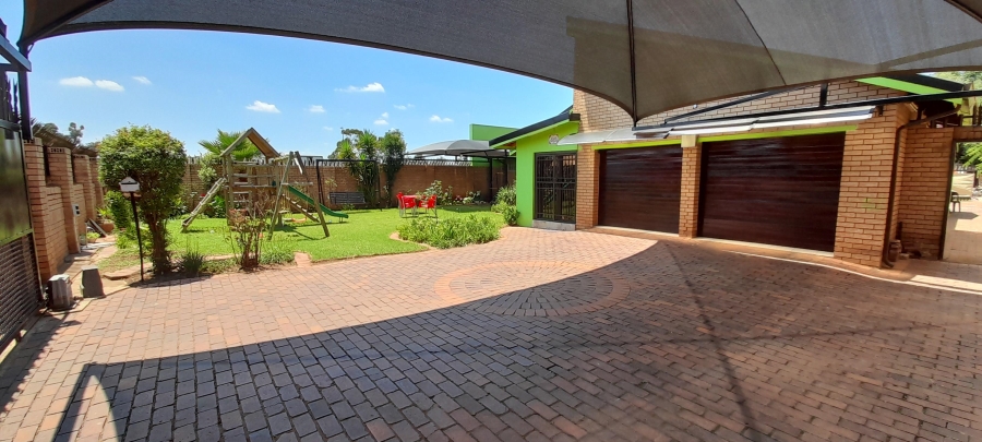 4 Bedroom Property for Sale in Lenasia Gauteng