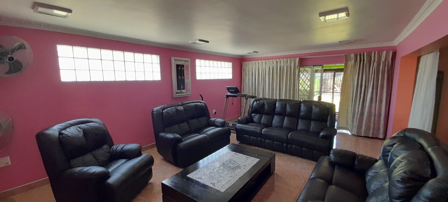 4 Bedroom Property for Sale in Lenasia Gauteng