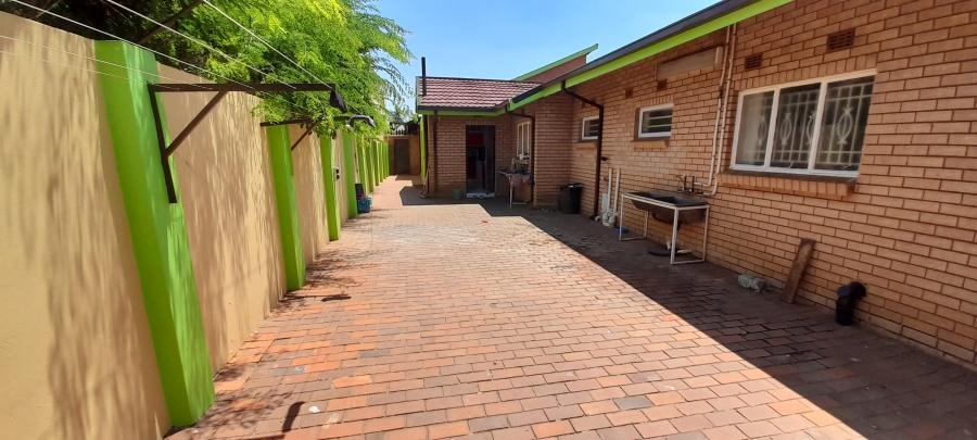4 Bedroom Property for Sale in Lenasia Gauteng