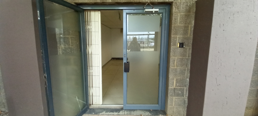 To Let Commercial Property for Rent in Randjespark Gauteng