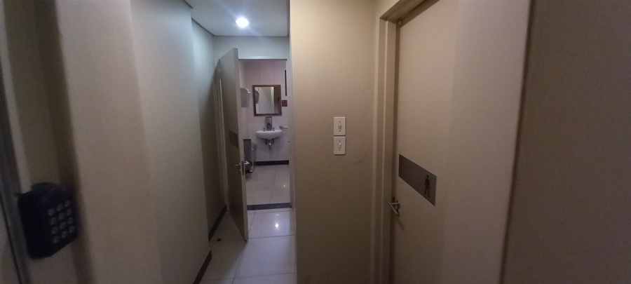 To Let Commercial Property for Rent in Randjespark Gauteng