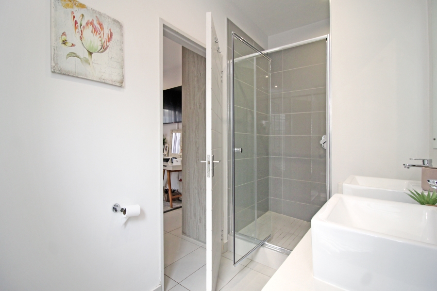 3 Bedroom Property for Sale in Broadacres Gauteng