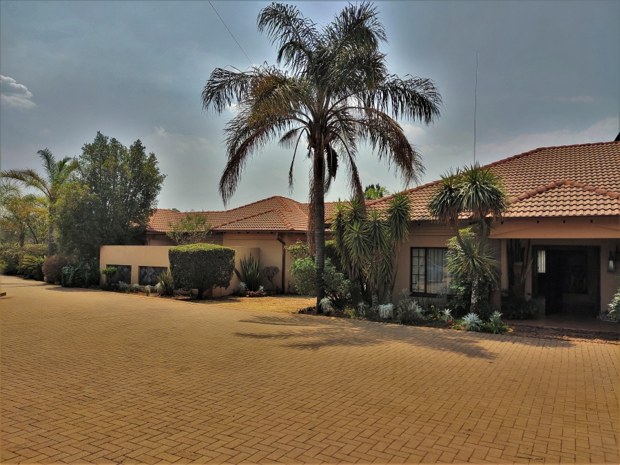 4 Bedroom Property for Sale in Zwavelpoort Gauteng