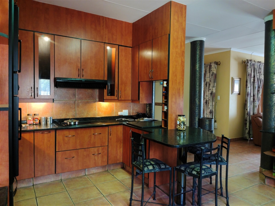 4 Bedroom Property for Sale in Zwavelpoort Gauteng