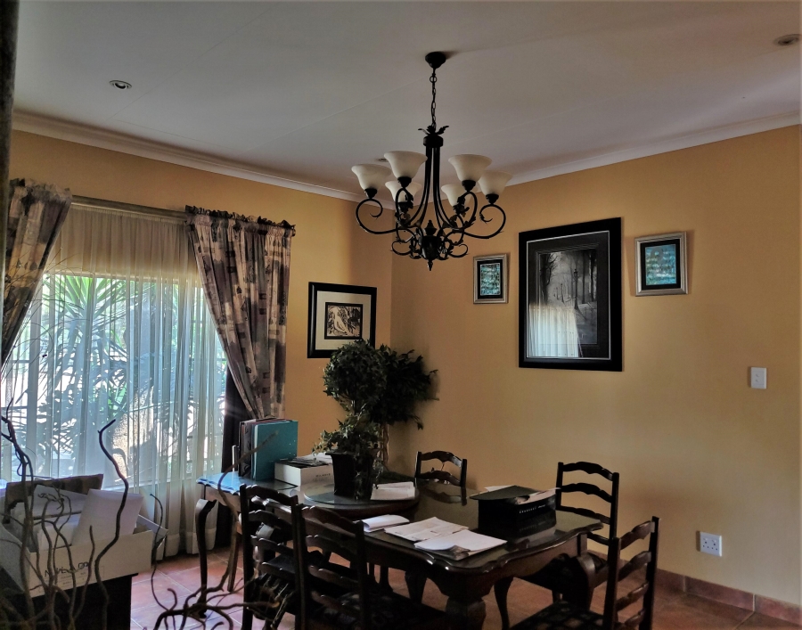 4 Bedroom Property for Sale in Zwavelpoort Gauteng