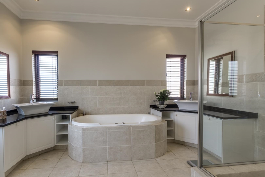 5 Bedroom Property for Sale in Dainfern Valley Gauteng