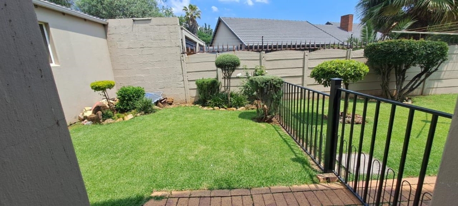 To Let 1 Bedroom Property for Rent in Brackendowns Gauteng