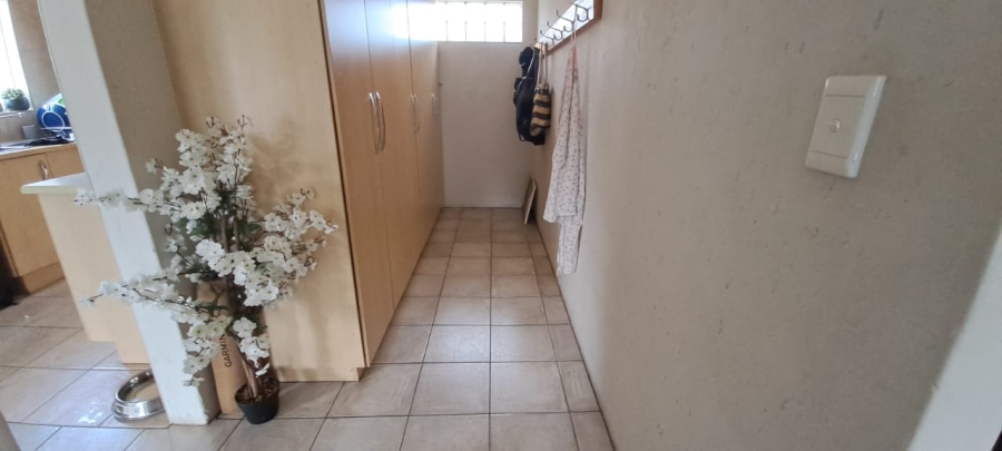 To Let 1 Bedroom Property for Rent in Brackendowns Gauteng