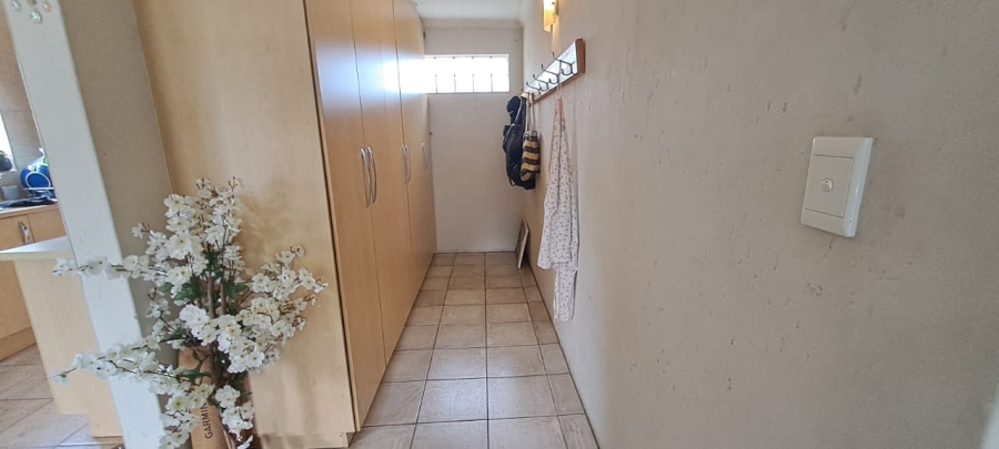To Let 1 Bedroom Property for Rent in Brackendowns Gauteng