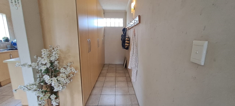 To Let 1 Bedroom Property for Rent in Brackendowns Gauteng