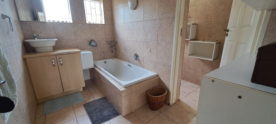 To Let 1 Bedroom Property for Rent in Brackendowns Gauteng