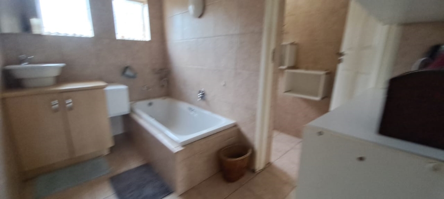 To Let 1 Bedroom Property for Rent in Brackendowns Gauteng