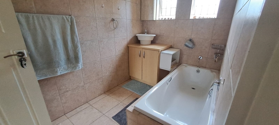To Let 1 Bedroom Property for Rent in Brackendowns Gauteng