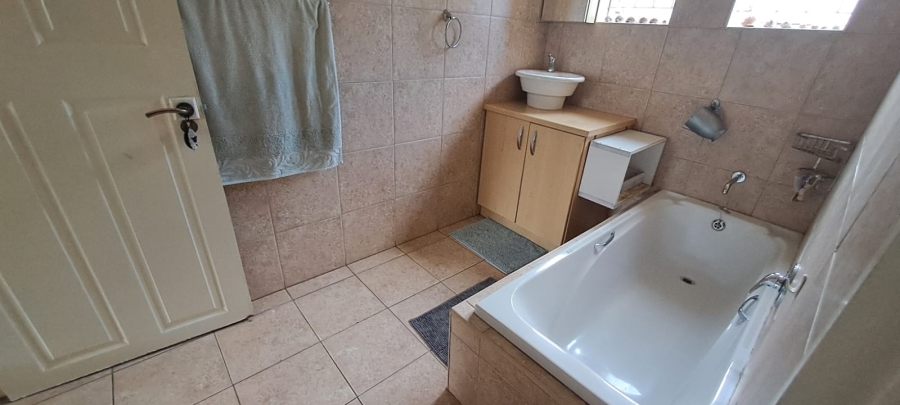 To Let 1 Bedroom Property for Rent in Brackendowns Gauteng