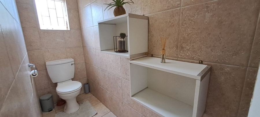 To Let 1 Bedroom Property for Rent in Brackendowns Gauteng